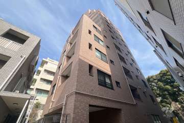 ライオンズマンション東大赤門前の外観（南西側から）　
