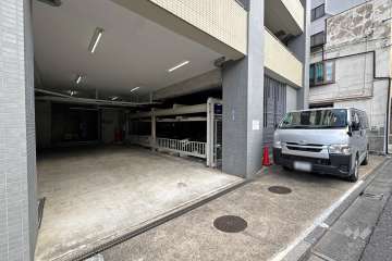 敷地内駐車場（屋内機械式）　
