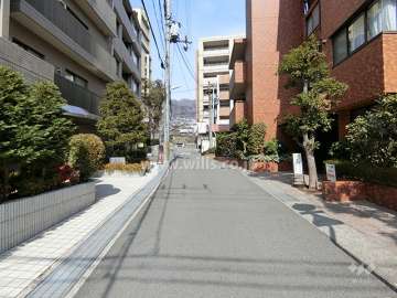 敷地東側の前面道路