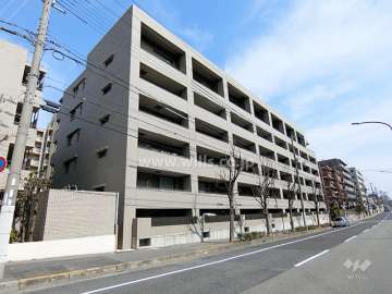 岡本甲南山手パークホームズの外観（南西側から）