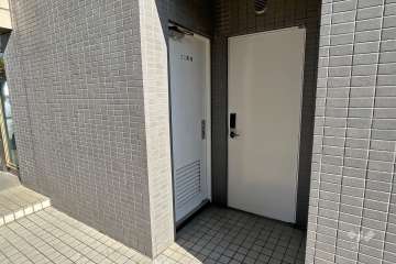 ゴミ置き場出入口