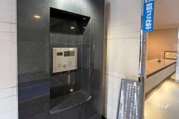 エントランスはオートロック付きです。