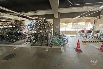 屋内に設けられた駐輪場