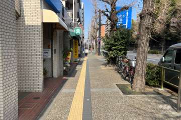 敷地東側の前面道路