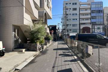 敷地南側の前面道路