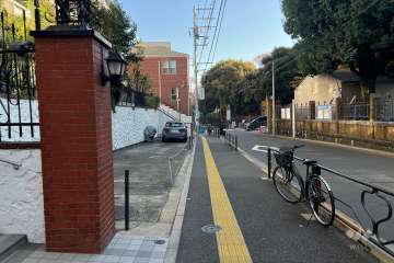 敷地南西側の前面道路