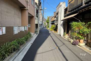 敷地北東側の前面道路