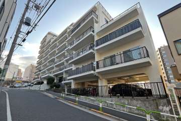 ヴィラロイヤル文京西片の外観（北東側から）