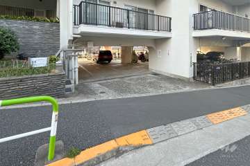 駐車場の出入り口