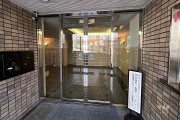エントランスはオートロック付きです。
