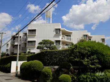 メゾン越木岩B棟の外観（北西側から）