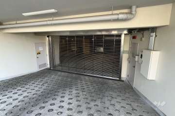 地下駐車場の出入り口(リンクシャッター付)