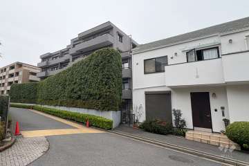 千石ホームズの外観（南東側から）