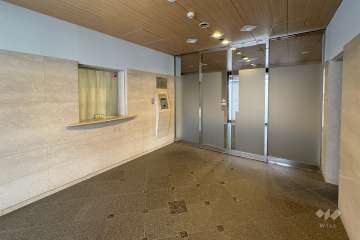 エントランスはオートロック付きです。