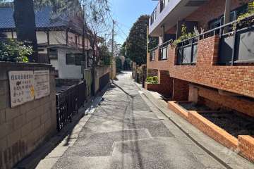 敷地南東側の前面道路
