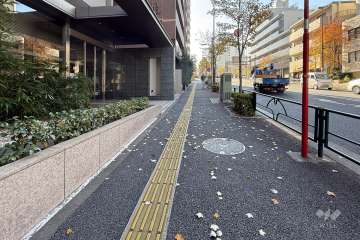 敷地北西側の前面道路