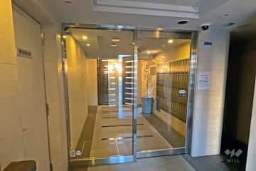 エントランスはオートロック付きです。