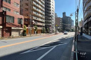 敷地西側の前面道路