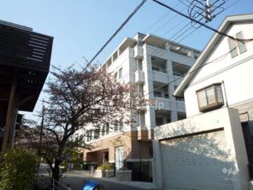 ロイヤルグラン宝塚武庫山の外観（南西側から）