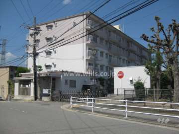 メゾン宝塚2号棟の外観（東側より）