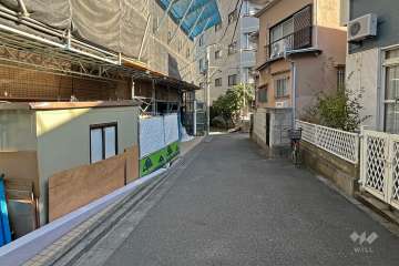 敷地の西側前面道路（北側から）