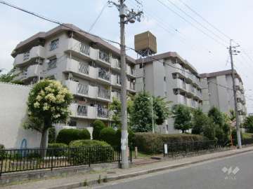 宝塚安倉第1団地3号棟の外観