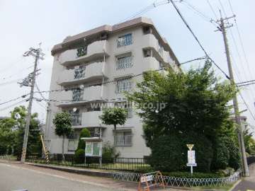 宝塚安倉第1団地4号棟の外観（南西側から）