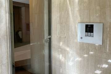 エントランスはオートロック付きです。