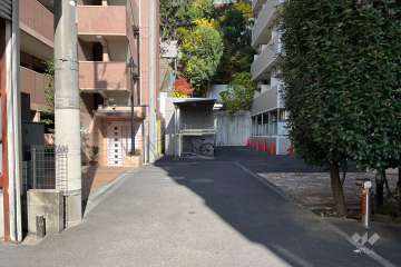 敷地南東側の前面道路