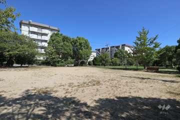 敷地西側に隣接する『安倉南第四公園』