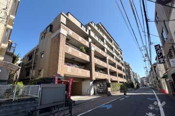シャリエ本郷菊坂の外観（西側から）