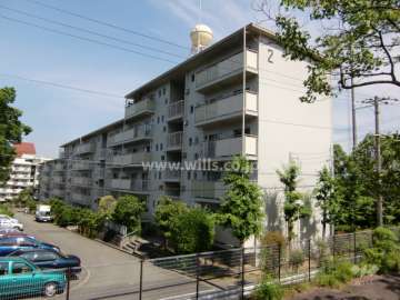 宝塚西山住宅2号棟の外観（北西側から）