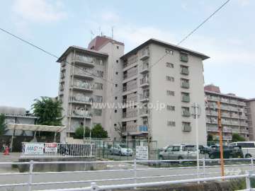 ローレルハイツ宝塚2号棟の外観（北西側から）