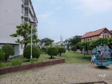 マンション南側には公園があります。