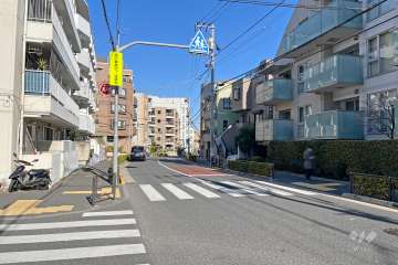 敷地南西側の前面道路