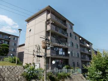 逆瀬川ハイツ2号棟の外観（南西側から）