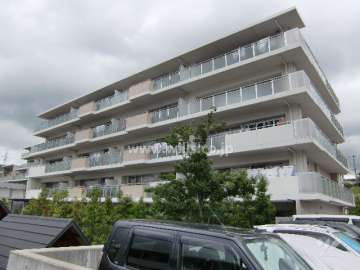 ルネサンクタスナシオンヒルズB棟の外観（南側から）