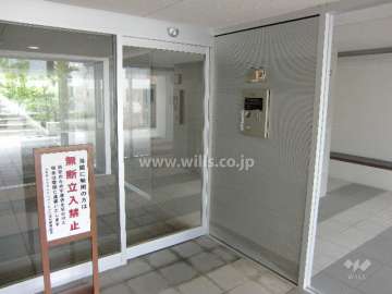 エントランスはオートロック付きです。