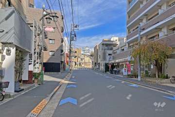 敷地の西側前面道路（南側から）