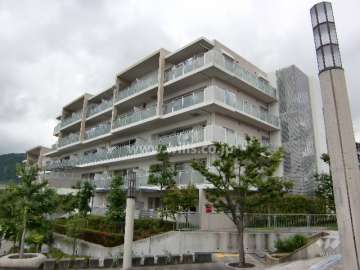 ルネサンクタスナシオンヒルズD4棟の外観（東側から）