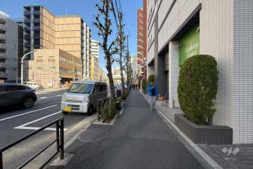 敷地西側の前面道路