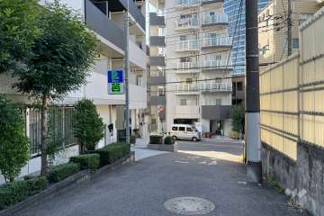 敷地北西側の前面道路