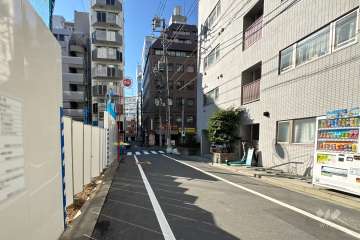 敷地東側の前面道路