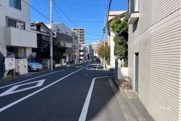 敷地北西側の前面道路