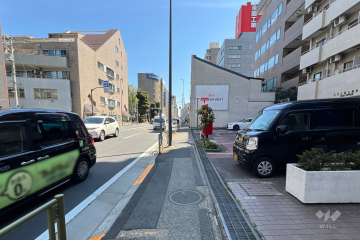 敷地の東側前面道路（北側から）