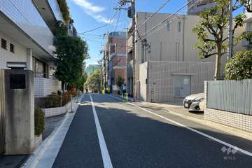 敷地東側の前面道路