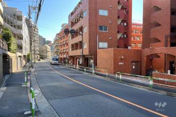 敷地北東側の前面道路