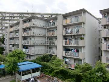 今津浜パークタウン18号棟の外観（南西側から）