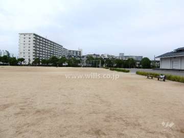 敷地南側のグラウンド