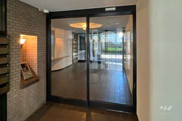 エントランスはオートロック付きです。